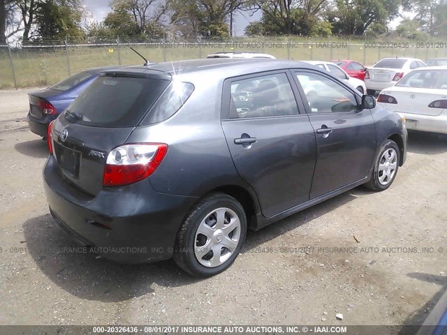 2T1KU4EE1AC340645 - 2010 TOYOTA COROLLA MATRIX  GRAY photo 4