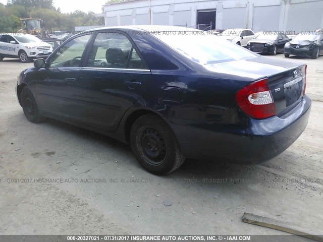 4T1BE32K82U617079 - 2002 TOYOTA CAMRY LE/XLE/SE ლურჯი ფოტო 3