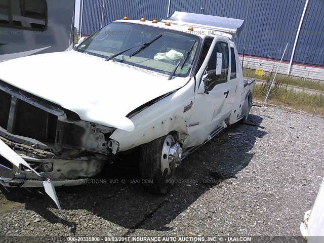 1FDAW57P17EA72952 - 2007 FORD F550 4X4 CREWCAB SUPER DUTY WHITE photo 2