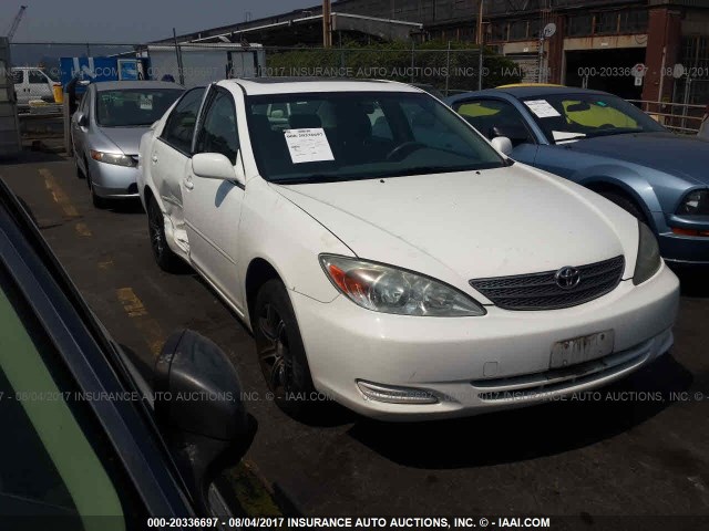 JTDBE32K730174498 - 2003 TOYOTA CAMRY LE/XLE WHITE photo 1