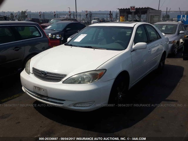 JTDBE32K730174498 - 2003 TOYOTA CAMRY LE/XLE WHITE photo 2