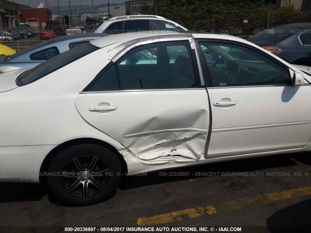 JTDBE32K730174498 - 2003 TOYOTA CAMRY LE/XLE Weiß Foto 6