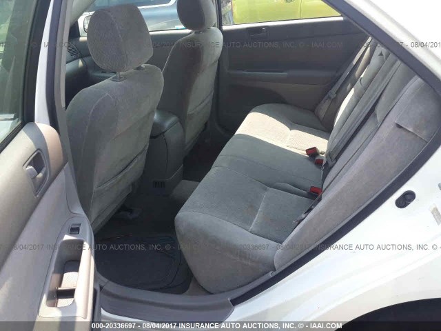 JTDBE32K730174498 - 2003 TOYOTA CAMRY LE/XLE Weiß Foto 8