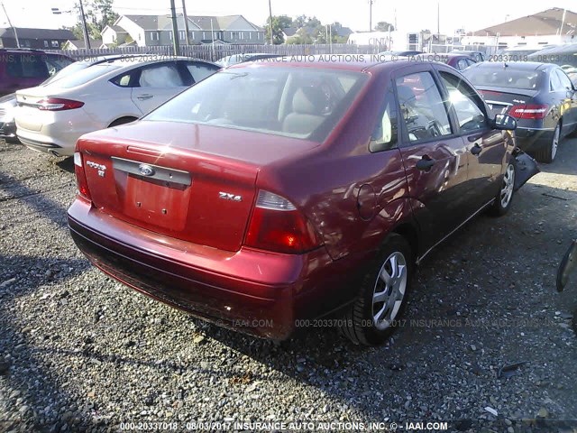 1FAFP34N55W203439 - 2005 FORD FOCUS ZX4 RED photo 4