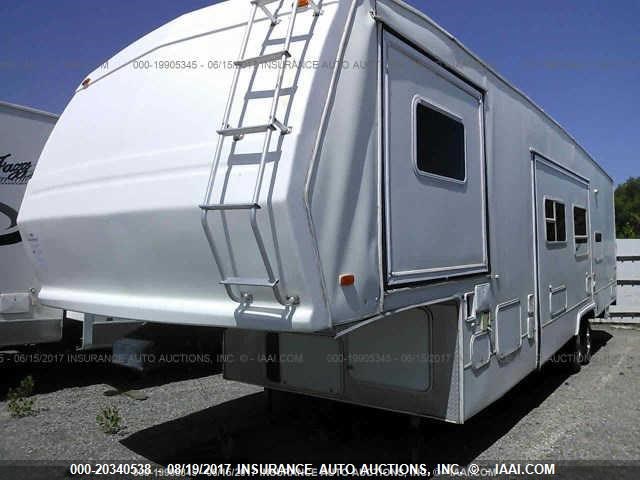 4X4FSEN263C025767 - 2003 FOREST RIVER 5TH WHEEL CAMPER  WHITE photo 2