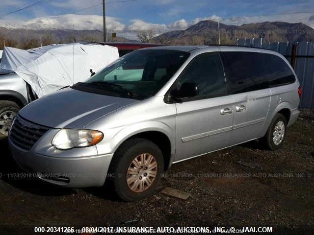 2C4GP44R05R414287 - 2005 CHRYSLER TOWN & COUNTRY LX SILVER photo 2