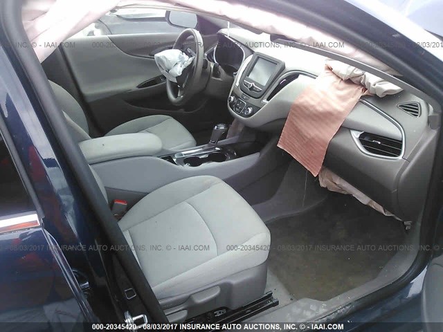 1G1ZB5ST6HF141386 - 2017 CHEVROLET MALIBU LS ლურჯი ფოტო 5
