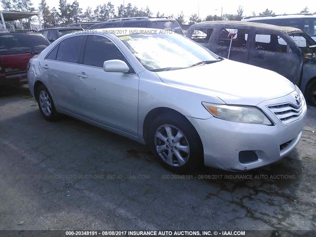 4T1BF3EKXAU089004 - 2010 TOYOTA CAMRY SE/LE/XLE 银色 照片 1