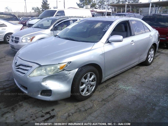 4T1BF3EKXAU089004 - 2010 TOYOTA CAMRY SE/LE/XLE 银色 照片 2