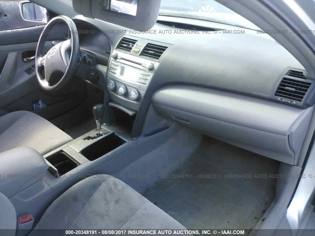4T1BF3EKXAU089004 - 2010 TOYOTA CAMRY SE/LE/XLE 银色 照片 5