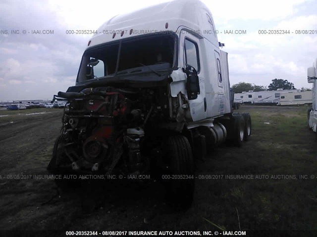 1FUJGLBG5GLHG9539 - 2016 FREIGHTLINER CASCADIA 125  WHITE photo 2