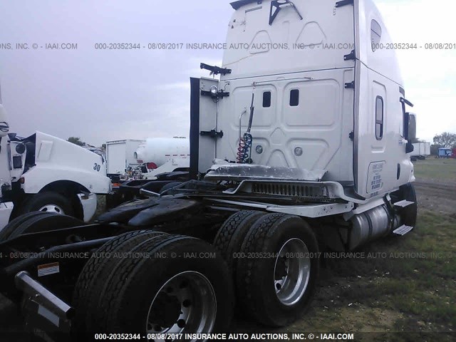 1FUJGLBG5GLHG9539 - 2016 FREIGHTLINER CASCADIA 125  WHITE photo 4