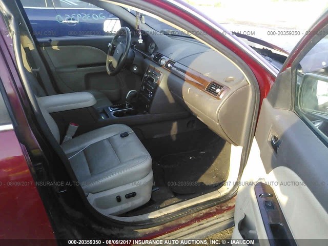 1FAHP25W28G108152 - 2008 FORD TAURUS LIMITED RED photo 5