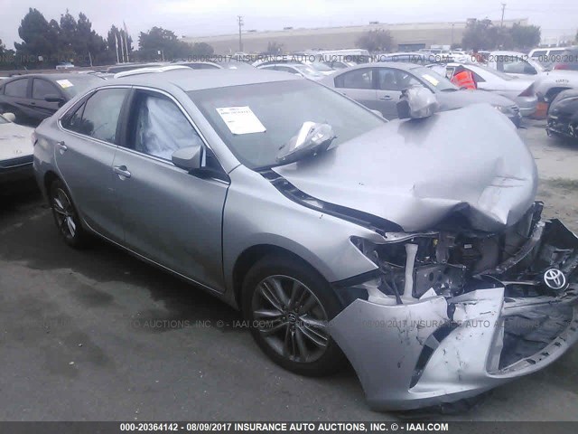 4T1BF1FK0FU499983 - 2015 TOYOTA CAMRY LE/XLE/SE/XSE 银色 照片 1