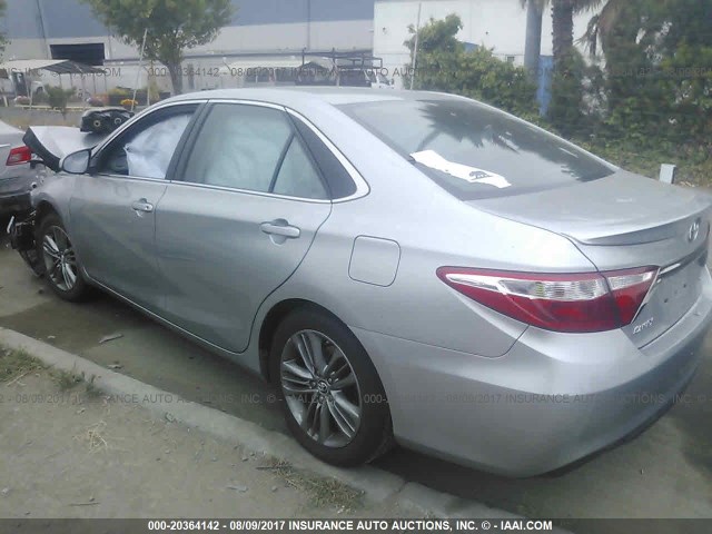 4T1BF1FK0FU499983 - 2015 TOYOTA CAMRY LE/XLE/SE/XSE 银色 照片 3