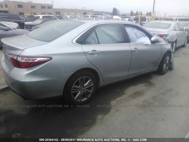 4T1BF1FK0FU499983 - 2015 TOYOTA CAMRY LE/XLE/SE/XSE 银色 照片 4