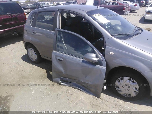 KL1TD66696B639823 - 2006 CHEVROLET AVEO LS GRAY photo 6