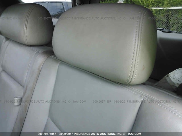 1GYEE637450234064 - 2005 CADILLAC SRX SILVER photo 8