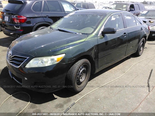 4T4BF3EK9BR110318 - 2011 TOYOTA CAMRY SE/LE/XLE GREEN photo 2
