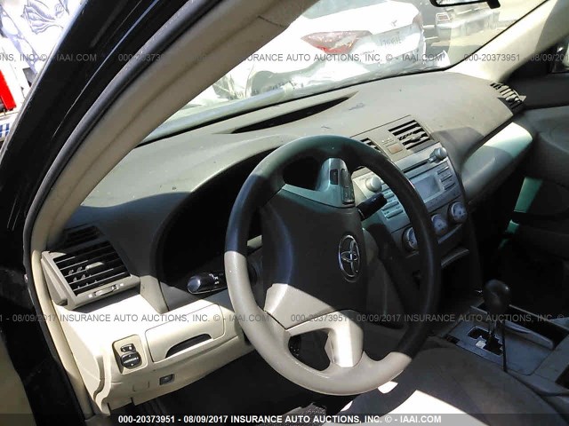 4T4BF3EK9BR110318 - 2011 TOYOTA CAMRY SE/LE/XLE GREEN photo 5