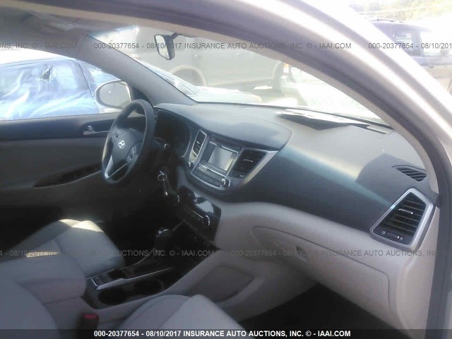 KM8J33A44HU274350 - 2017 HYUNDAI TUCSON LIMITED/SPORT AND ECO/SE SILVER photo 5