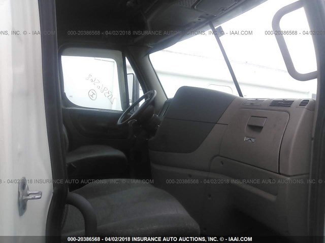 3AKJGEDV7ESFV8954 - 2014 FREIGHTLINER CASCADIA 125  WHITE photo 5