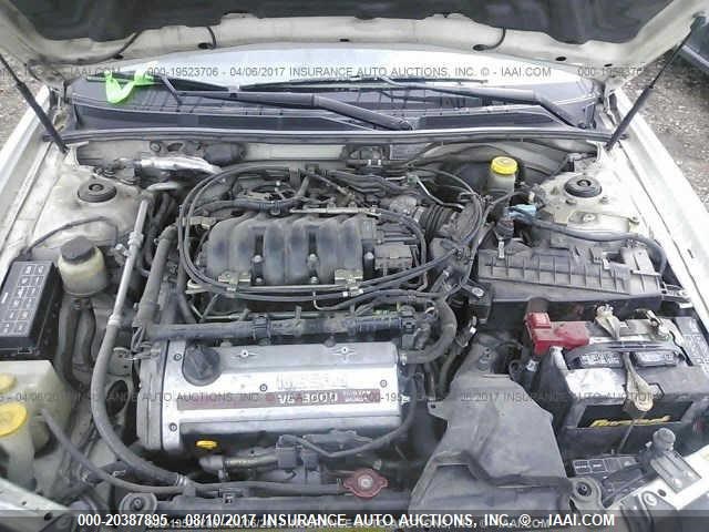 JN1CA31D71T831401 - 2001 NISSAN MAXIMA GXE/SE/GLE/20TH ANNIV WHITE photo 10