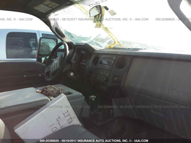 1FD0W5GT6EEA59183 - 2014 FORD F550 SUPER DUTY WHITE photo 5