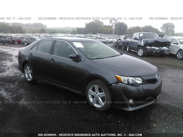4T1BF1FKXEU382622 - 2014 TOYOTA CAMRY L/SE/LE/XLE 灰色 照片 1