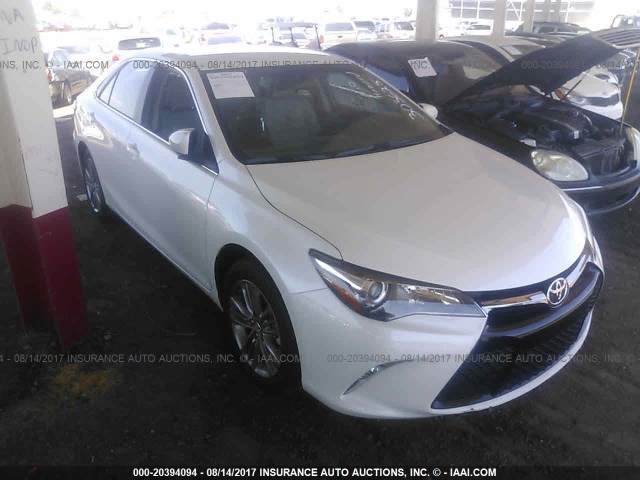 4T1BF1FK0HU303625 - 2017 TOYOTA CAMRY LE/XLE/SE/XSE WHITE photo 1