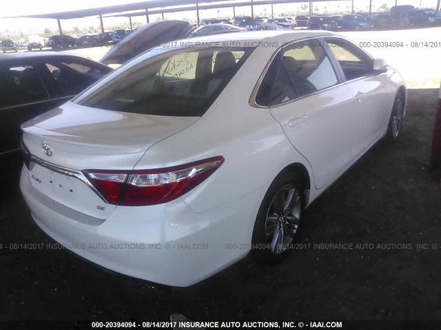 4T1BF1FK0HU303625 - 2017 TOYOTA CAMRY LE/XLE/SE/XSE WHITE photo 4