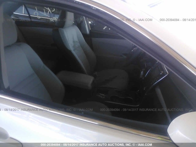 4T1BF1FK0HU303625 - 2017 TOYOTA CAMRY LE/XLE/SE/XSE WHITE photo 6