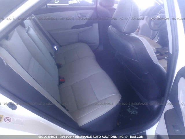 4T1BF1FK0HU303625 - 2017 TOYOTA CAMRY LE/XLE/SE/XSE WHITE photo 8