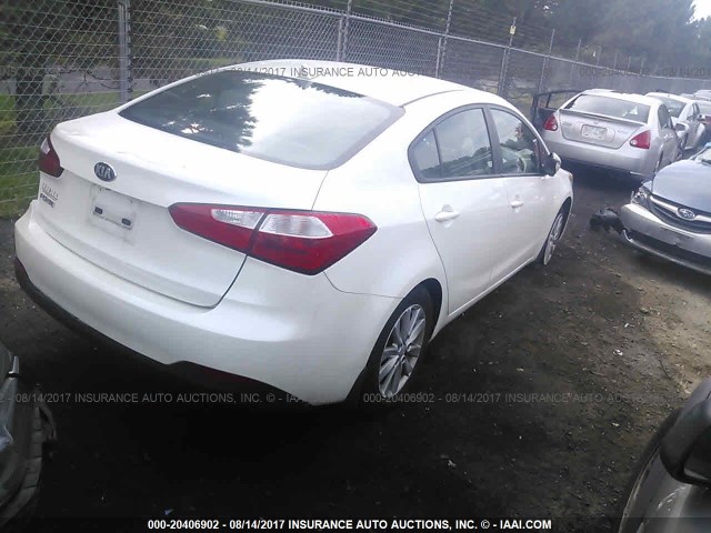 KNAFX4A6XG5445940 - 2016 KIA FORTE LX WHITE photo 4