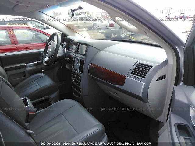 2A8HR54P58R773862 - 2008 CHRYSLER TOWN & COUNTRY TOURING SILVER photo 5