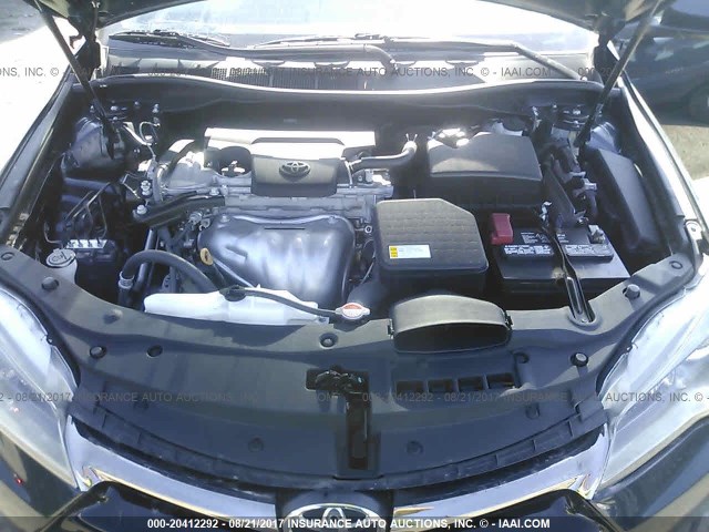 4T1BF1FK7GU174782 - 2016 TOYOTA CAMRY LE/XLE/SE/XSE შავი ფოტო 10