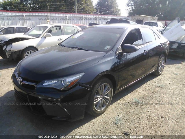 4T1BF1FK7GU174782 - 2016 TOYOTA CAMRY LE/XLE/SE/XSE BLACK photo 2