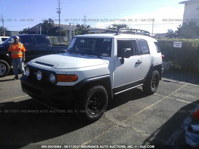 JTEBU11F98K031135 - 2008 TOYOTA FJ CRUISER WHITE photo 2