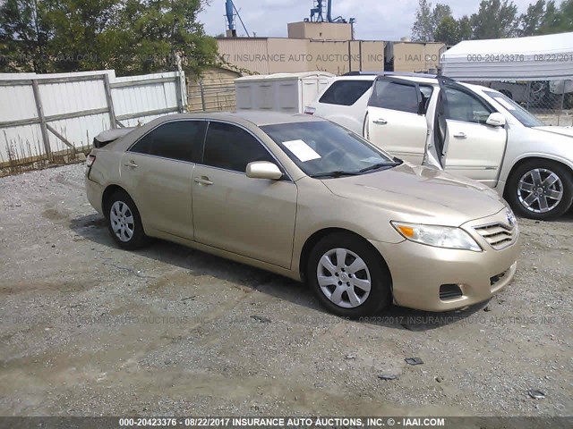 4T1BF3EK1BU702077 - 2011 TOYOTA CAMRY SE/LE/XLE GOLD photo 1