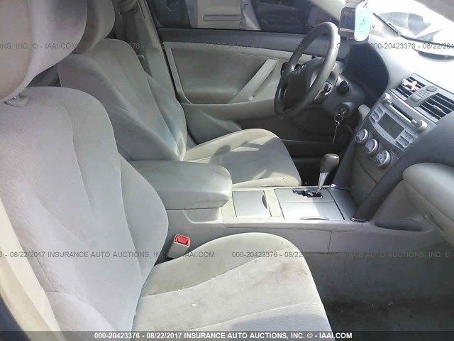 4T1BF3EK1BU702077 - 2011 TOYOTA CAMRY SE/LE/XLE GOLD photo 5