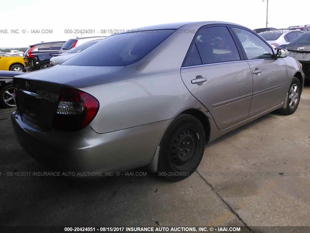 JTDBE32K620036885 - 2002 TOYOTA CAMRY LE/XLE/SE 金色 照片 4
