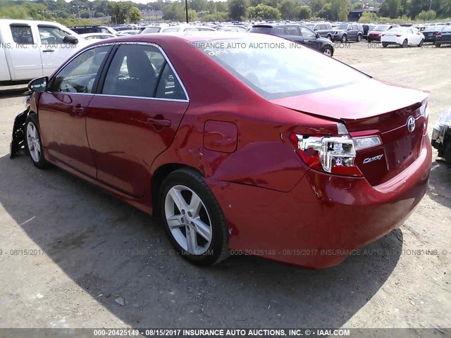 4T1BF1FK2DU638945 - 2013 TOYOTA CAMRY L/SE/LE/XLE RED photo 3