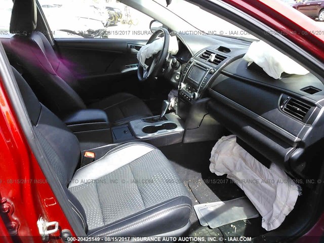 4T1BF1FK2DU638945 - 2013 TOYOTA CAMRY L/SE/LE/XLE RED photo 5