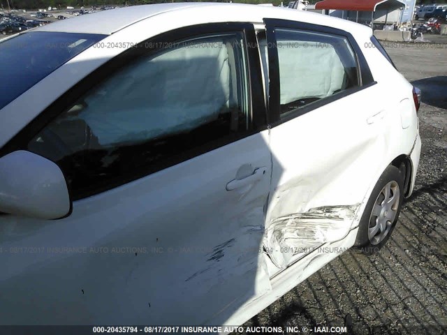 2T1KU4EE7AC214502 - 2010 TOYOTA COROLLA MATRIX  WHITE photo 6