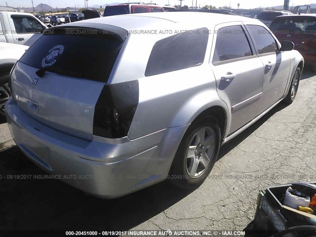 2D4FV48V75H570294 - 2005 DODGE MAGNUM SXT SILVER photo 4