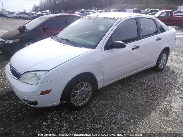 1FAFP34N67W221001 - 2007 FORD FOCUS ZX4/S/SE/SES WHITE photo 2