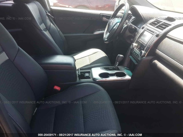 4T1BF1FK9EU349871 - 2014 TOYOTA CAMRY L/SE/LE/XLE Qara foto 5