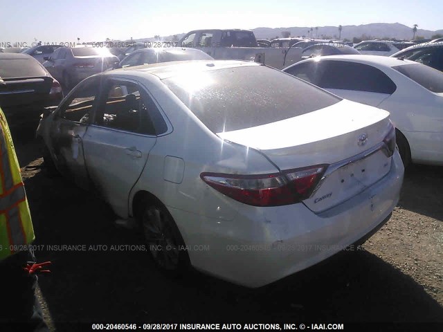 4T1BF1FKXFU054909 - 2015 TOYOTA CAMRY LE/XLE/SE/XSE WHITE photo 3