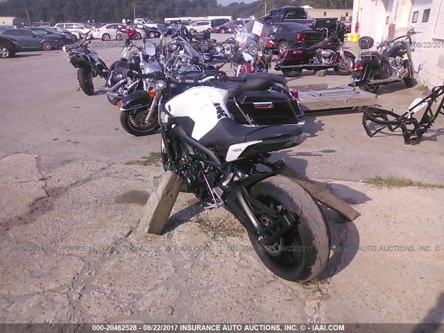 JYARN53E0HA001504 - 2017 YAMAHA FZ09 WHITE photo 3