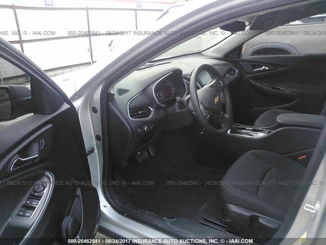 1G1ZB5ST2HF124746 - 2017 CHEVROLET MALIBU LS Gümüş foto 5